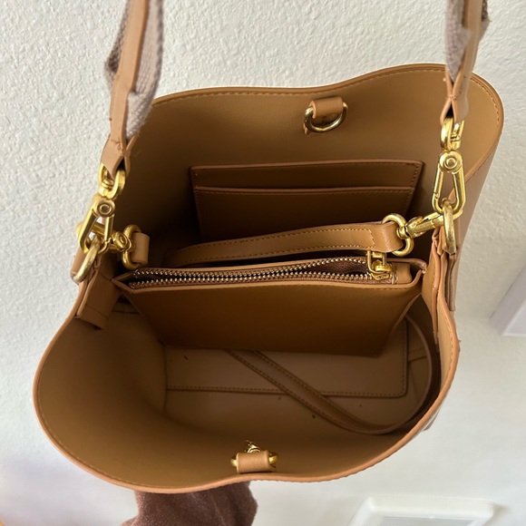 Cutie, versatile faux leather purse! - Picture 3 of 4